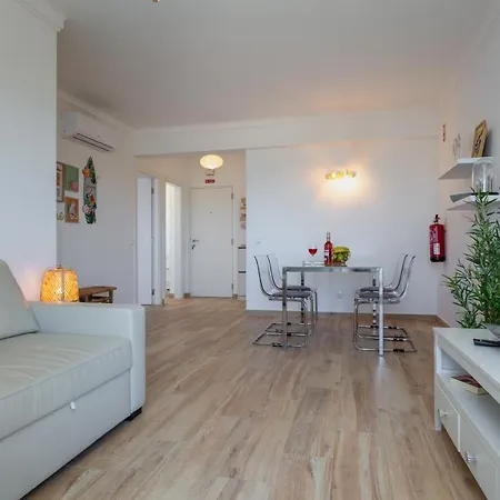 Tropical Hideaway W/ Pool By Lovelystay Apartamento Portimão