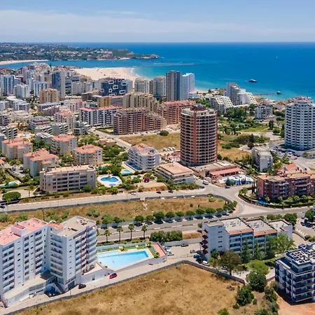 Tropical Hideaway W/ Pool By Lovelystay
